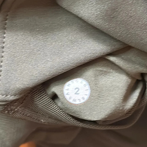 Lululemon sz 2 On The Fly Pant 28" Dark Olive Full-On Luxtreme great pre owned - Picture 7 of 7